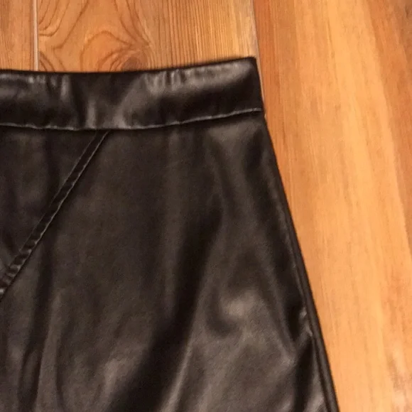 Shein Black Faux Leather Mini Skirt Size Large - Picture 3 of 7